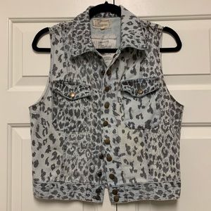 Current Elliot Bleached Leopard Sleeveless Snap